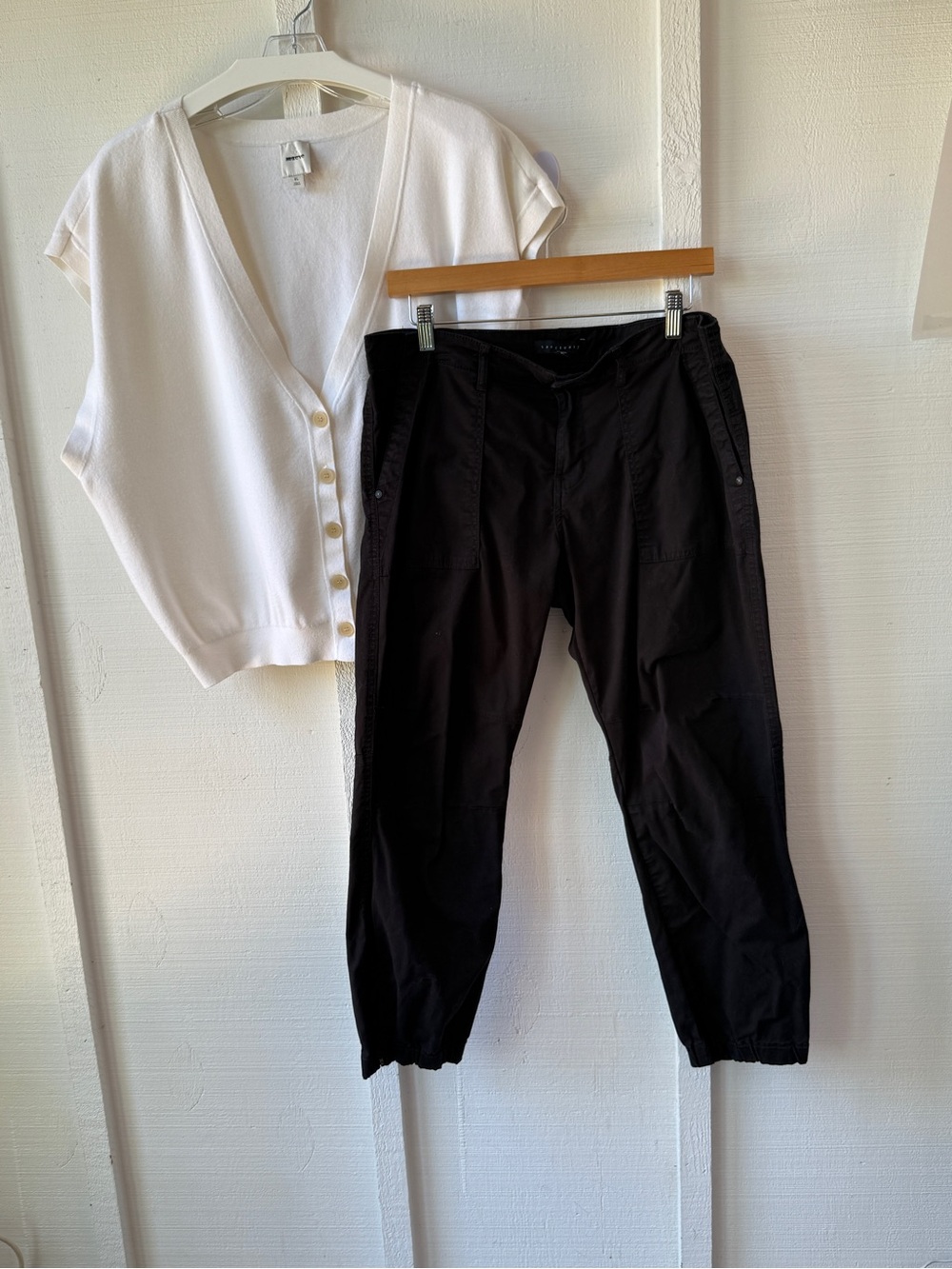 Simple Style | Maeve Sweater Vest XL | Black Chino-Like Jogger by Sanctuary 31 - Picture 4 of 13
